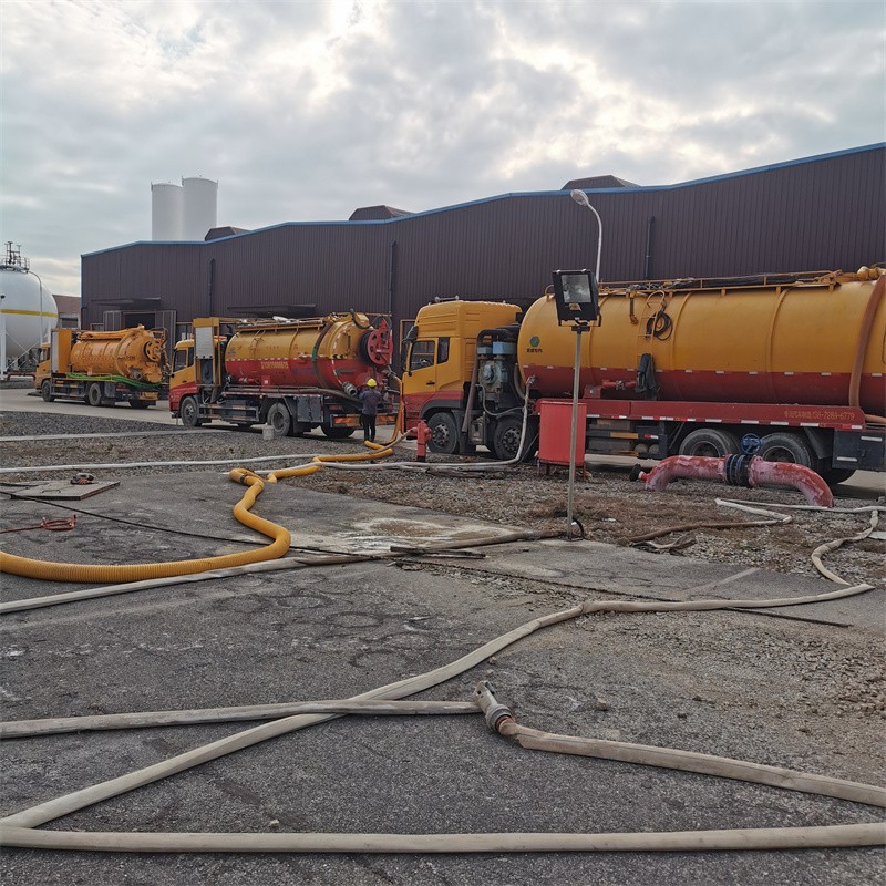 陆良污水池清理